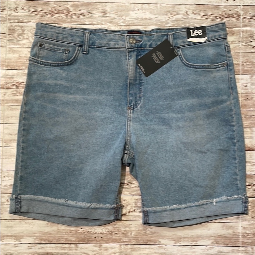 NWT Plus Size Lee Women’s Bermuda Midrise Denim Shorts